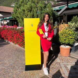 Profashionall - Hostess per servizio di accogienza clienti presso Evento Ferrari
